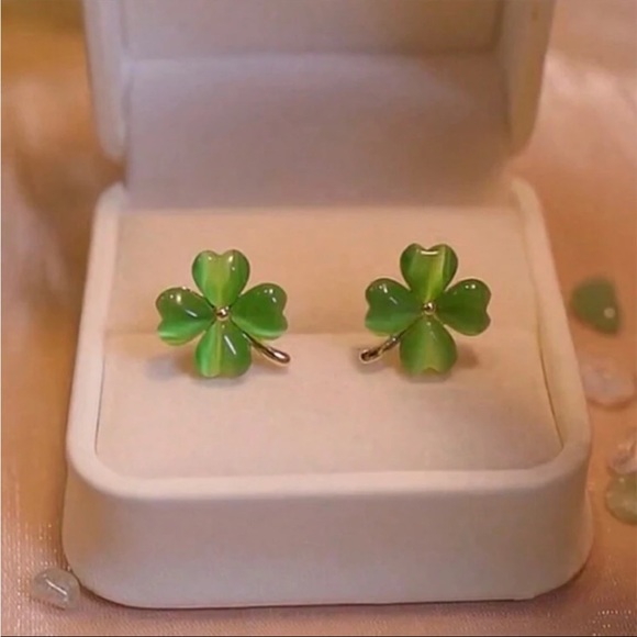 Four Leaf Clover Stud Earrings - Picture 5 of 6